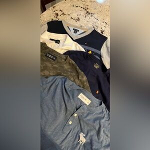 Bundle of 5 young men’s/teen shirts. Size XS & S. All in good used condition.